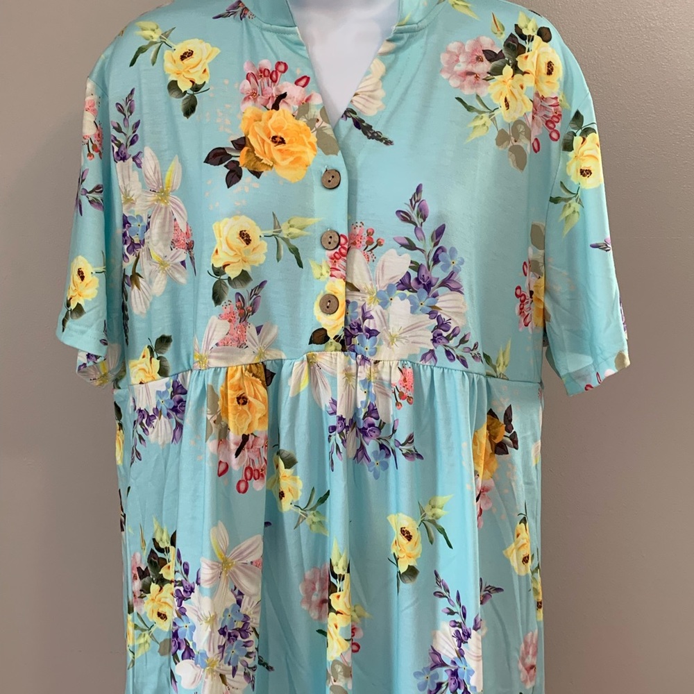 NWOT Short Sleeve Floral Top